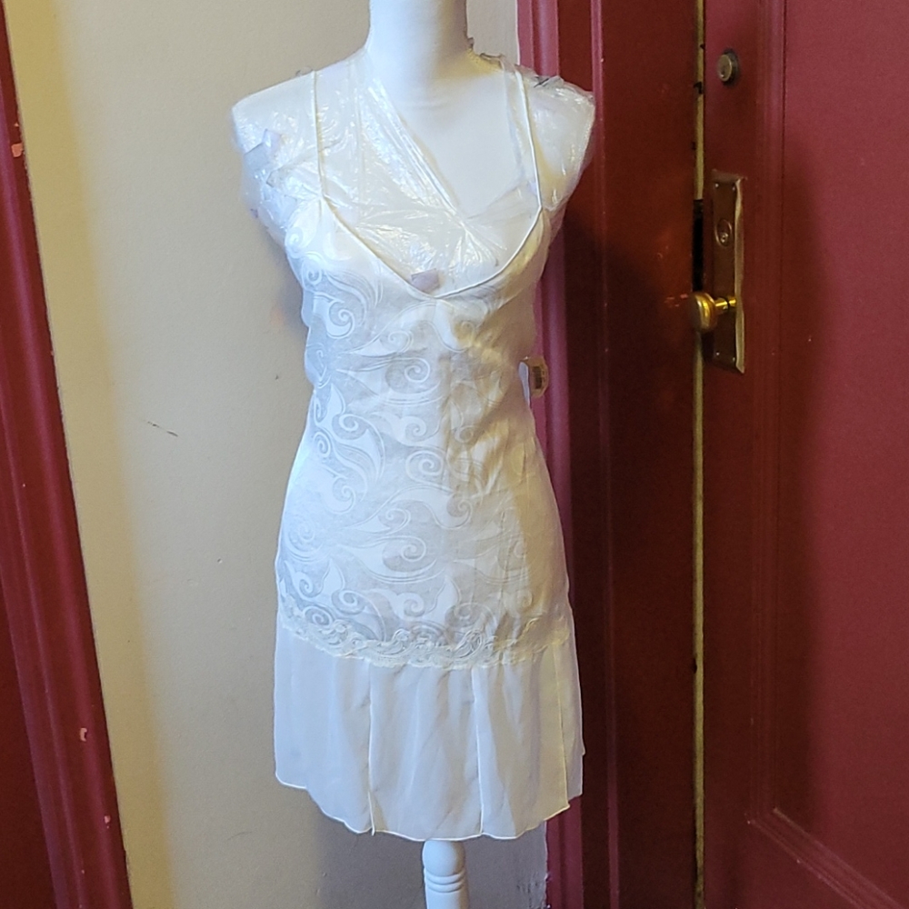 NATORI- Bloomingdales Chemise Size Large - Picture 1 of 13